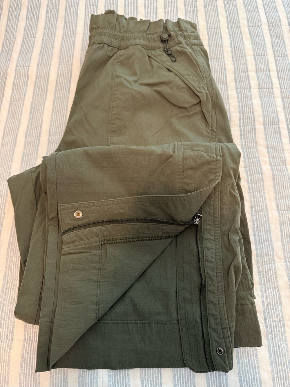 Athleta High Rise Trekkie Parachute Pant